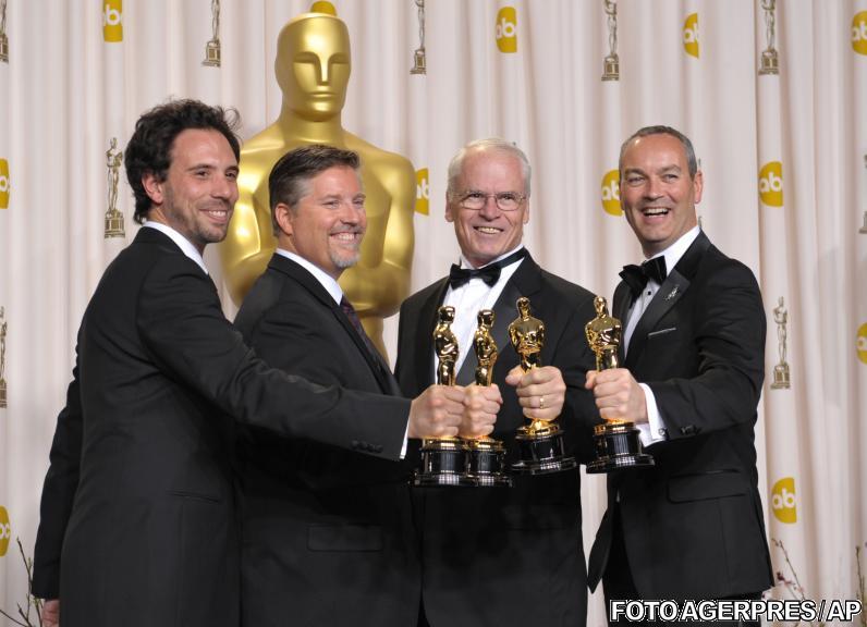 GALERIE FOTO cu cele mai îndrăzneţe apariţii de pe covorul roşu. Ce au purtat vedetele la Gala Premiilor Oscar 195033