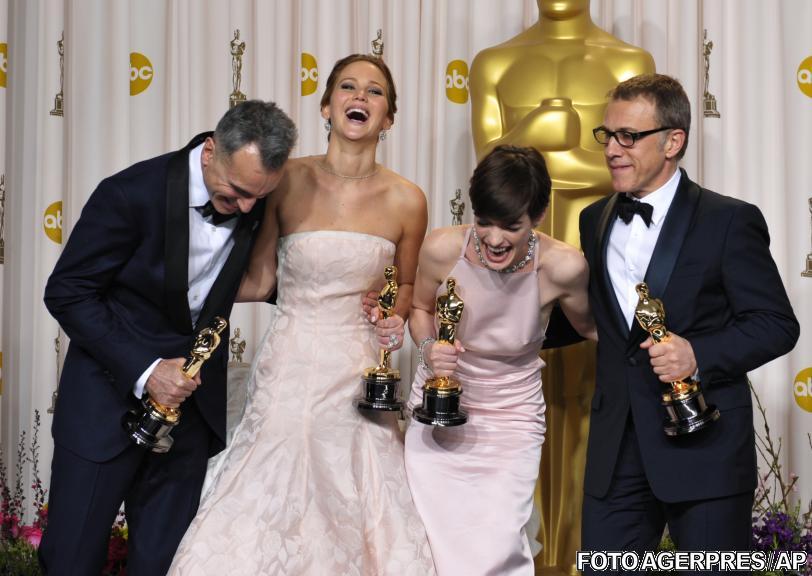 GALERIE FOTO cu cele mai îndrăzneţe apariţii de pe covorul roşu. Ce au purtat vedetele la Gala Premiilor Oscar 195035
