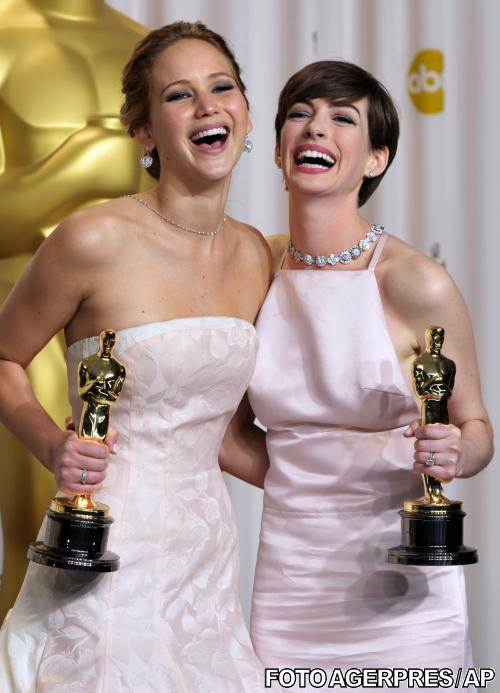 GALERIE FOTO cu cele mai îndrăzneţe apariţii de pe covorul roşu. Ce au purtat vedetele la Gala Premiilor Oscar 195036