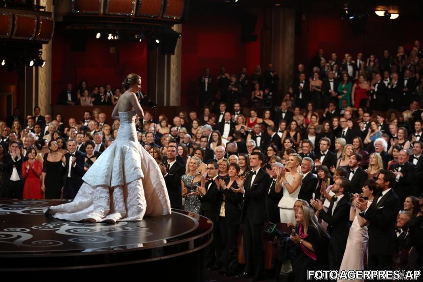 GALERIE FOTO cu cele mai îndrăzneţe apariţii de pe covorul roşu. Ce au purtat vedetele la Gala Premiilor Oscar 195037