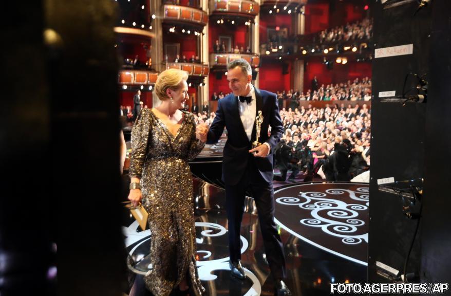 GALERIE FOTO cu cele mai îndrăzneţe apariţii de pe covorul roşu. Ce au purtat vedetele la Gala Premiilor Oscar 195051
