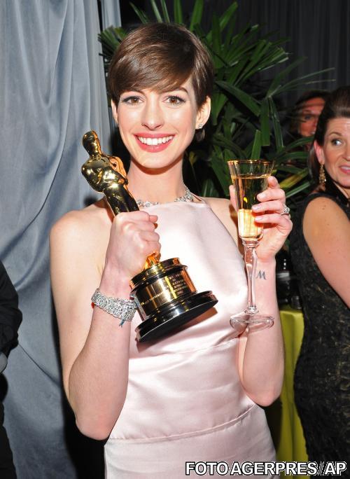 GALERIE FOTO cu cele mai îndrăzneţe apariţii de pe covorul roşu. Ce au purtat vedetele la Gala Premiilor Oscar 195069