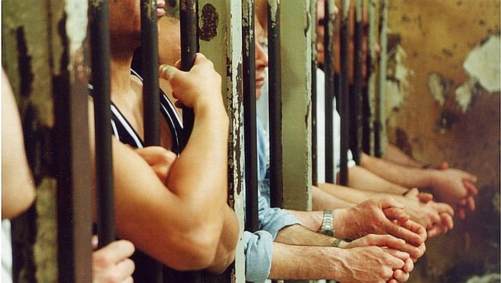 În România, viaţa unui deţinut, mai importantă decât cea a unui copil. Cât plăteşte statul pentru un puşcăriaş şi cât dă pentru alocaţia minorilor