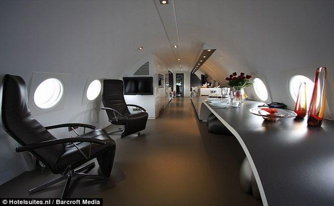 Vezi ce a făcut un olandez dintr-un avion Ilyushin II-18 195351