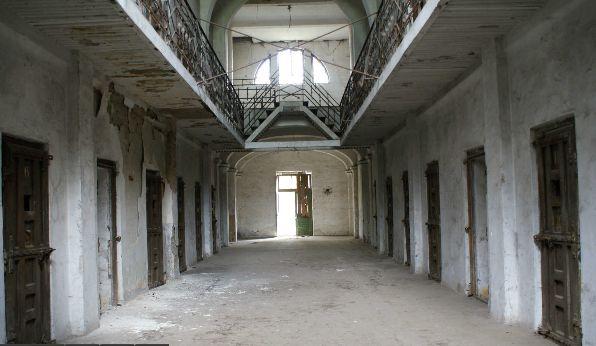 Închisoarea "tăcerii" din Râmnicu Sărat, în care au fost deţinuţi Ion Mihalache şi Corneliu Coposu, transformată în Memorial al Victimelor Comunismului  195610