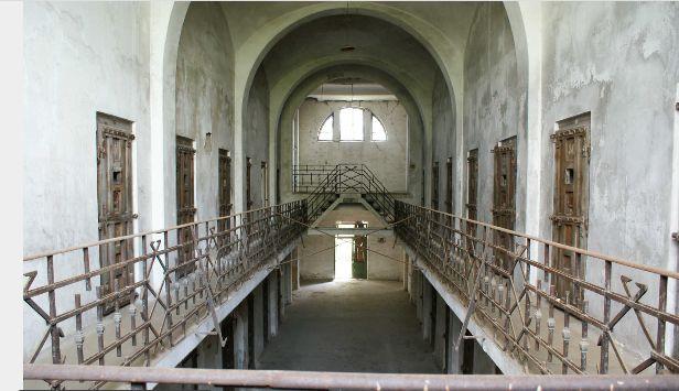 Închisoarea "tăcerii" din Râmnicu Sărat, în care au fost deţinuţi Ion Mihalache şi Corneliu Coposu, transformată în Memorial al Victimelor Comunismului  195612