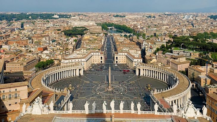 Mâine, toţi ochii vor fi aţintiţi spre Vatican. Evenimentul este UNIC în ultimii 600 de ani