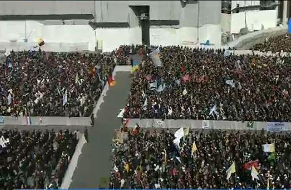 Mii de oameni, în Piaţa Sfântul Petru pentru ultima audienţă a Papei. Sfântul Părinte evocă "apele agitate" din perioada Pontificatului său 195548