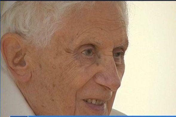 Mii de oameni, în Piaţa Sfântul Petru pentru ultima audienţă a Papei. Sfântul Părinte evocă "apele agitate" din perioada Pontificatului său 195550