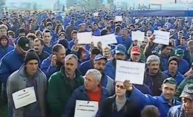 Protestul foştilor angajaţi ai Mechel s-a încheiat, după ce li s-au promis bonuri de masă. Au fost manifestaţii violente la combinat