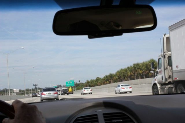 Acestui şofer nu i-a venit să creadă ce vede în faţa lui, pe autostradă. &quot;Nu ştiu cum de nu a intervenit poliţia&quot;