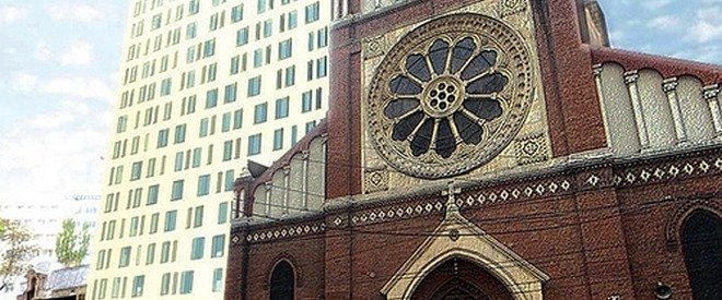 Arhiepiscopia: Noul proprietar Cathedral Plaza poate pune umărul la demolarea clădirii