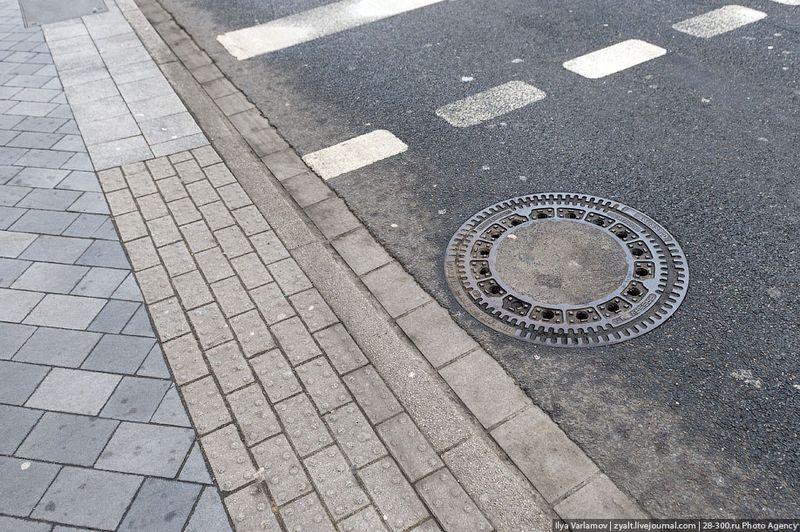 Cum arată drumurile, trotuarele şi mijloacele de transport în cea mai puternică ţară din Europa. Diferenţa faţă de România e uriaşă 195976