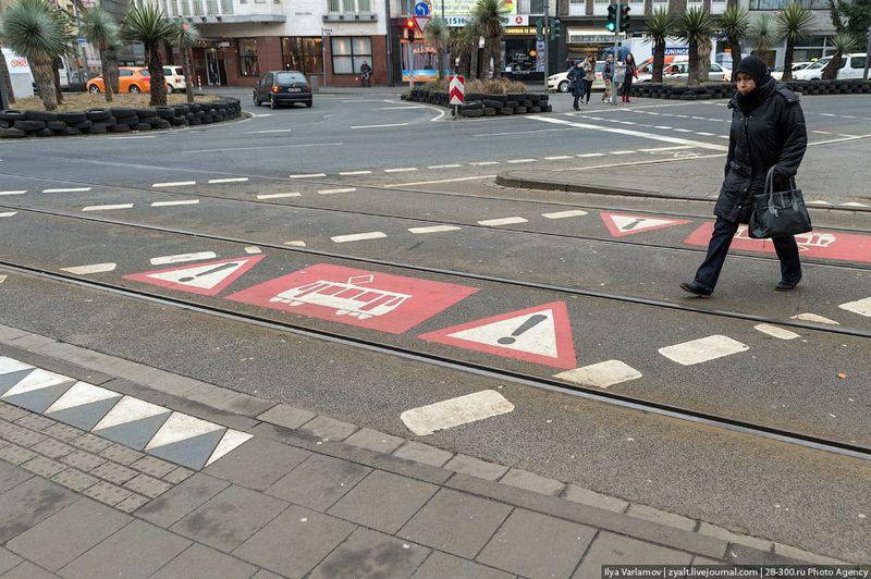 Cum arată drumurile, trotuarele şi mijloacele de transport în cea mai puternică ţară din Europa. Diferenţa faţă de România e uriaşă 195978