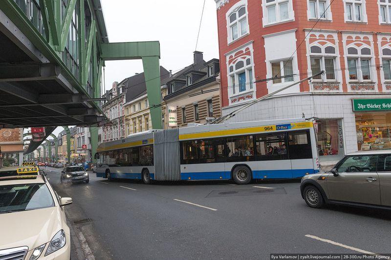 Cum arată drumurile, trotuarele şi mijloacele de transport în cea mai puternică ţară din Europa. Diferenţa faţă de România e uriaşă 195982