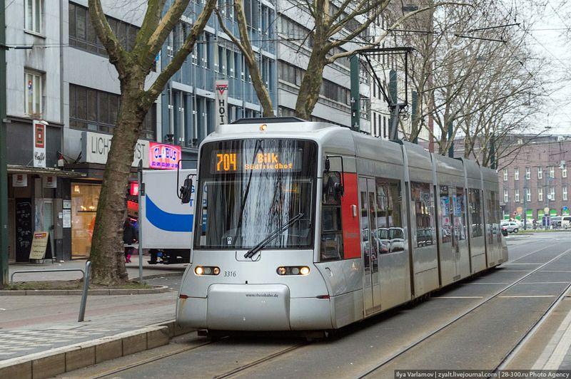 Cum arată drumurile, trotuarele şi mijloacele de transport în cea mai puternică ţară din Europa. Diferenţa faţă de România e uriaşă 195985