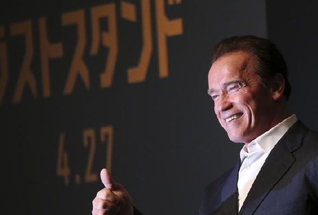 Arnold Schwarzenegger se întoarce la filme şi culturism