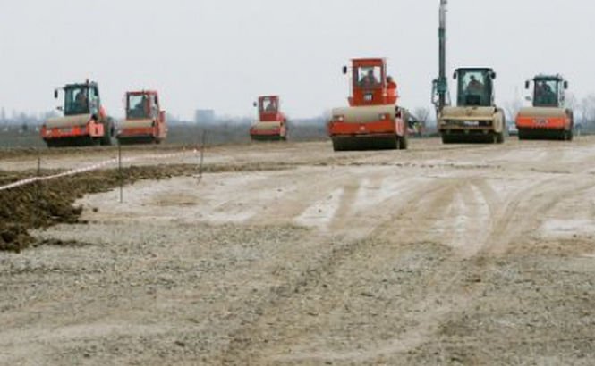 Coşmarul drumurilor din România: Cea mai mare autostradă suspendată din România, departe de a fi gata