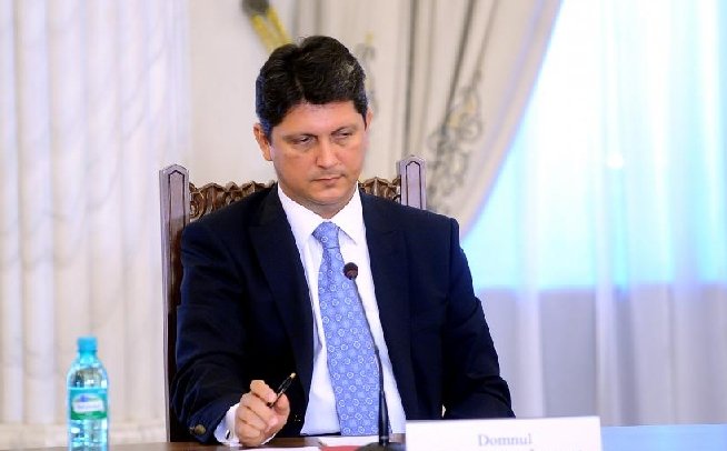 Traian Băsescu îl invită pe Titus Corlăţean să renunţe la afirmaţiile referitoare la spaţiul Schengen