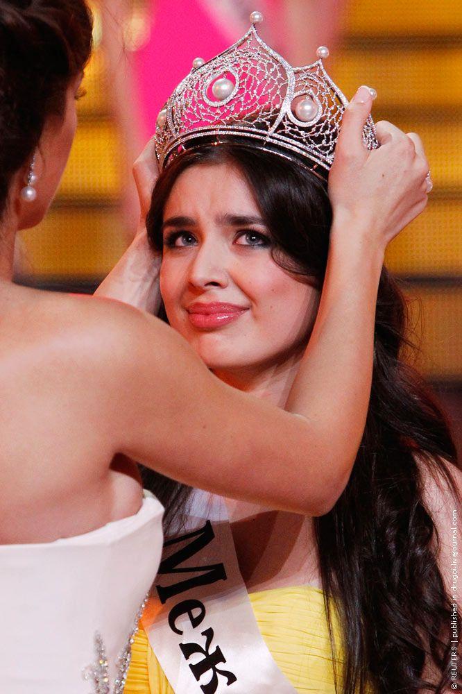 "Erau unele de zeci de ori mai frumoase ca ea. Zici că e răţuşca cea urâtă". Cum a ajuns ca o ţară întreagă să-i cadă la picioare  196312