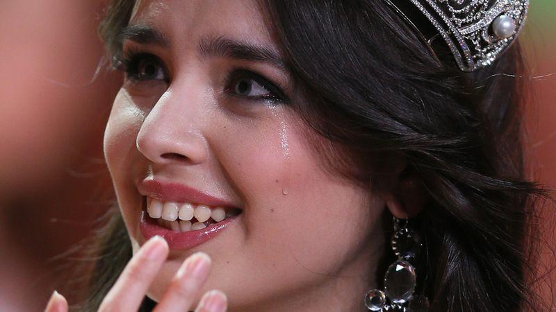 "Erau unele de zeci de ori mai frumoase ca ea. Zici că e răţuşca cea urâtă". Cum a ajuns ca o ţară întreagă să-i cadă la picioare  196315