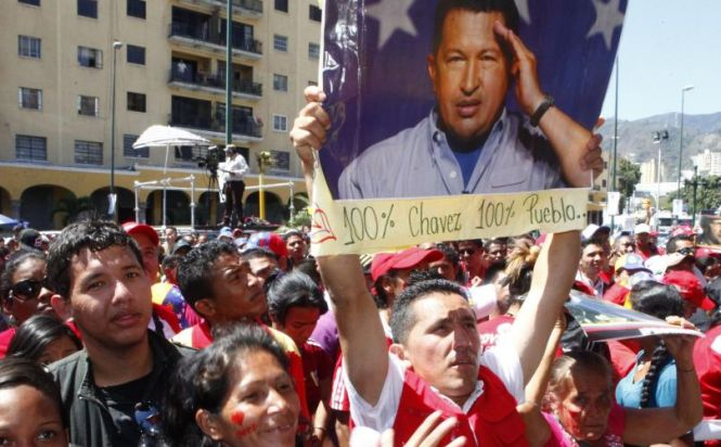 Hugo Chavez, la un pas de moarte. Preşedintele suferă de o nouă infecţie gravă