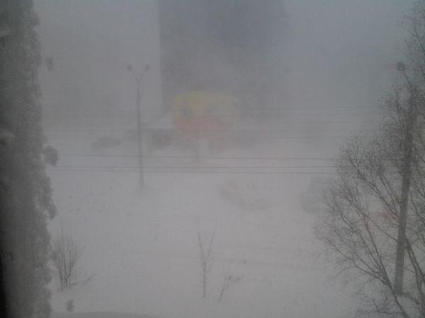 Seara când au mers la culcare, pământul era uscat. Dimineaţa, zăpada ajungea până la brâu. A venit primăvara în Rusia 196524