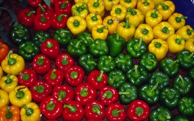 15 tone de legume şi fructe CONTAMINATE cu pesticide au ajuns pe tarabele româneşti