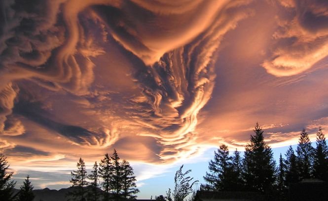 Imaginea uimitoare realizată în Noua Zeelandă. O pătură de nori ondulaţi a acoperit cerul