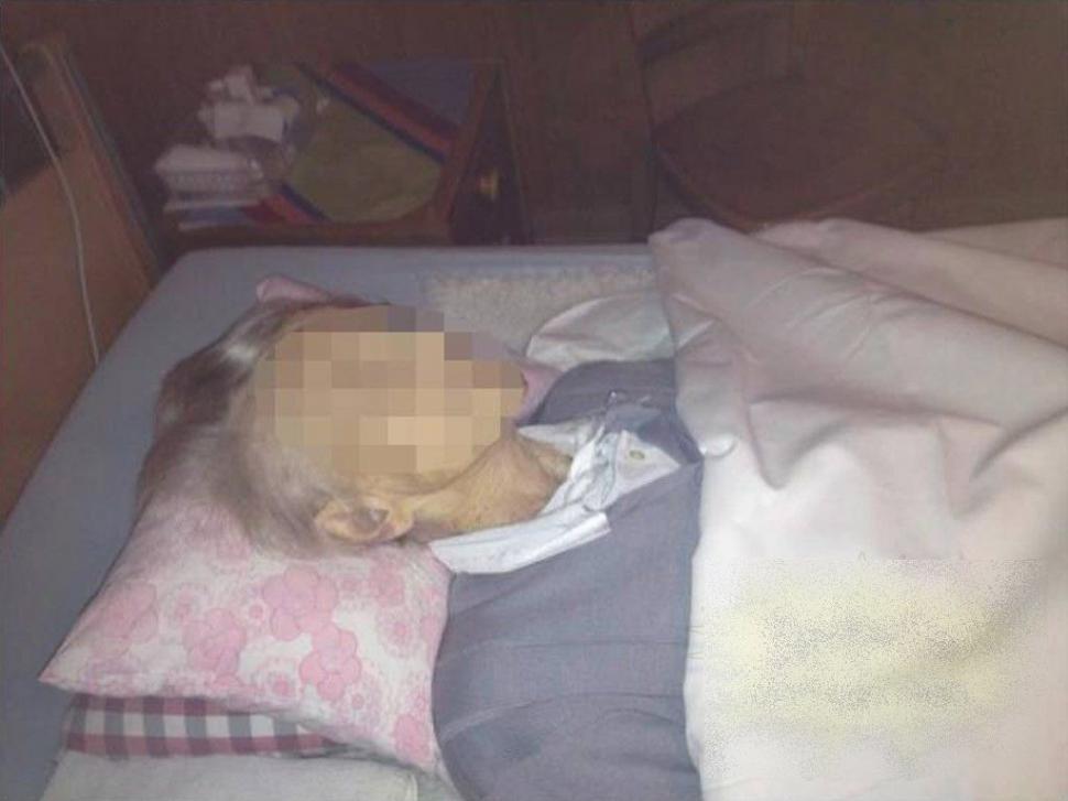 Lucra ca asistentă la un centru de bătrâni din Elveţia, dar această fotografie a ŞOCAT lumea. A fost concediată în secunda următoare 196711