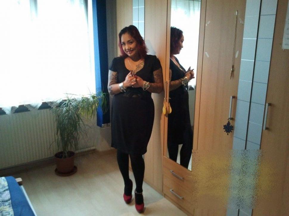 Lucra ca asistentă la un centru de bătrâni din Elveţia, dar această fotografie a ŞOCAT lumea. A fost concediată în secunda următoare 196717