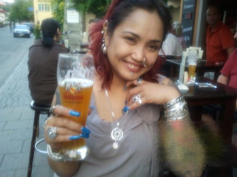 Lucra ca asistentă la un centru de bătrâni din Elveţia, dar această fotografie a ŞOCAT lumea. A fost concediată în secunda următoare 196721