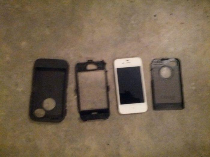 Mergea cu viteză mare pe autostradă, când o "cărămidă" i-a făcut ţăndări farul. S-a oprit şi când s-a uitat a început să ţopăie de fericire 196738