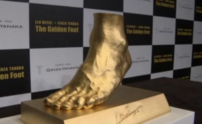 Replica din aur a piciorului lui Messi valorează peste 5 milioane de dolari