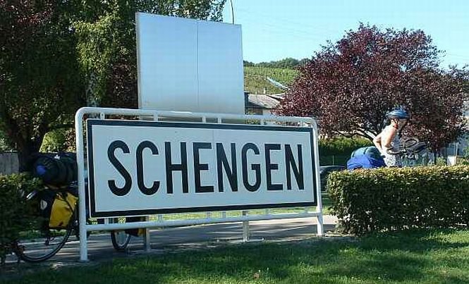 Surse: Franţa se opune stabilirii unui termen pentru admiterea României şi Bulgariei în Schengen