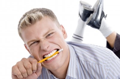 Ai probleme cu dintii? Afla cum iti afecteaza erectia