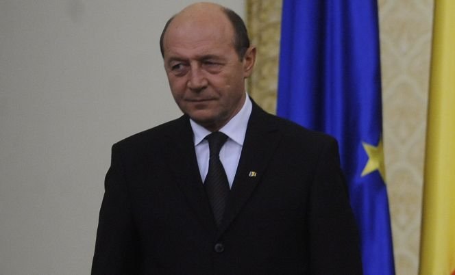 Băsescu: Revizuirea Constituţiei trebuie să se bazeze pe referendumul din 2009