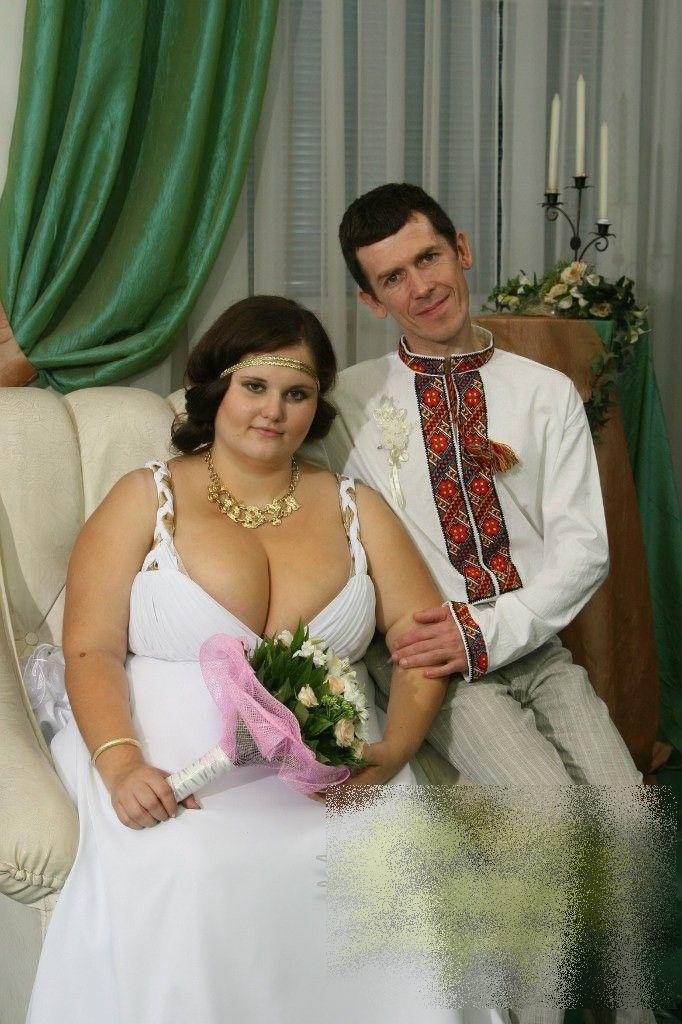 Chelnerii au îngheţat când au văzut-o pe mireasă. Nu ştiau cum să mai fugă din calea ei. Vezi ce s-a întâmplat la nunta asta 197069