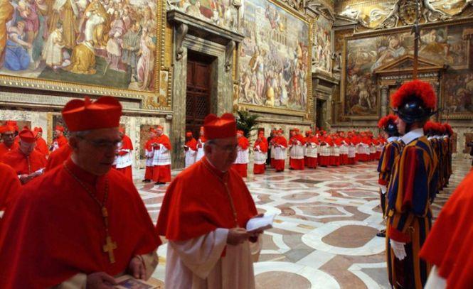 Conclavul pentru alegerea noului papă începe marţi, 12 martie