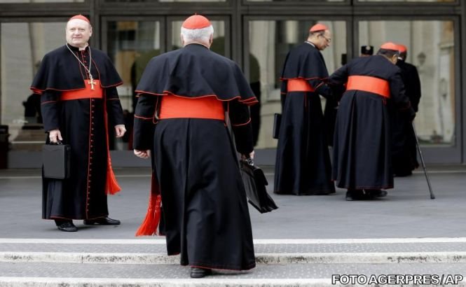 Conclavul pentru alegerea noului Papă va începe între 11 şi 13 martie