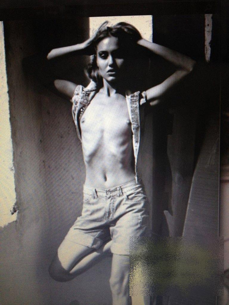 Este un model celebru, dar pozele astea îi pun în pericol cariera. "Mi le-au furat din calculator!" 197063