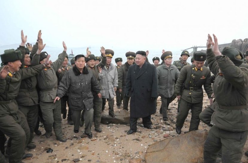 Scene de isterie colectivă în timpul vizitei lui Kim Jong-un pe o insulă nord-coreeană