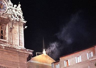 Pregătiri pentru alegerea noului Papă: Coşul de fum al Capelei Sixtine a fost curăţat şi reparat