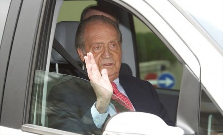 Regele Juan Carlos al Spaniei a fost externat după operaţia de hernie de disc