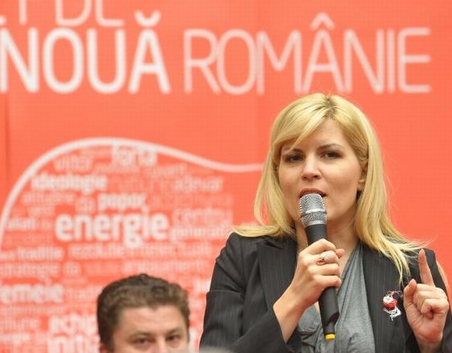 Elena Udrea: După ce voi câştiga şefia PDL, vor fi evaluate toate filialele partidului. Îmi doresc ca toţi candidaţii să facă parte din conducere