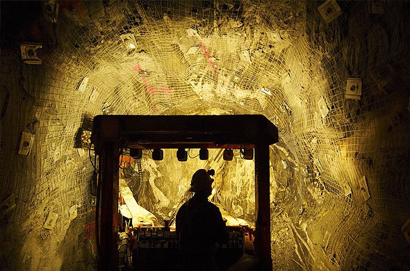 Canadienii de la Carpathian Gold vor să deschidă trei exploatări de aur şi cupru în Hunedoara