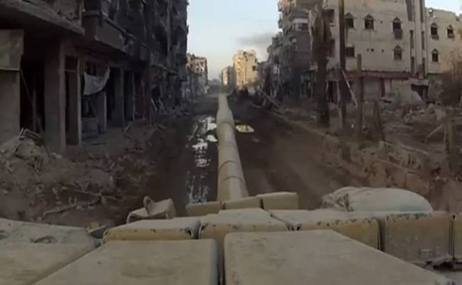 Cum se vede Damascul de pe turela unui tanc al armatei siriene