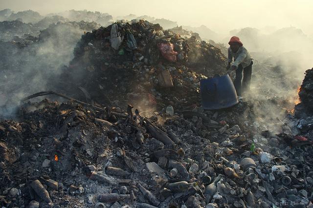 La doi paşi de Paradis este Iadul. Imagini de coşmar cu "groapa de gunoi a LUXULUI" 197506