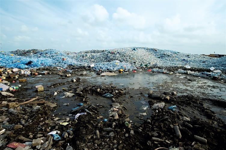 La doi paşi de Paradis este Iadul. Imagini de coşmar cu "groapa de gunoi a LUXULUI" 197508