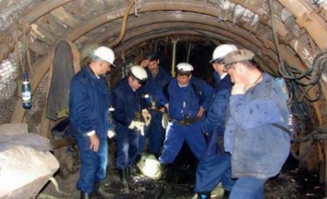 Şefii minerilor, implicaţi în afaceri cu energie electrică. Pierderi de 8.000.000 lei, la Societatea Naţională a Huilei